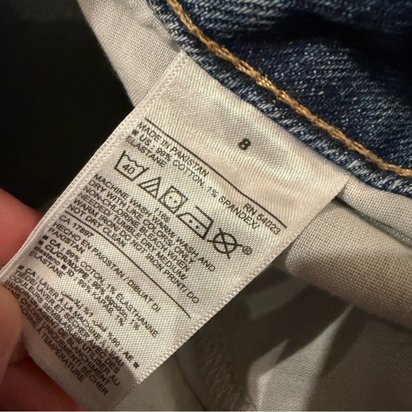 Old Navy O.G. Straight Leg High Rise Distressed Rolled Hem Cropped Jeans Sz 8 - Picture 7 of 10